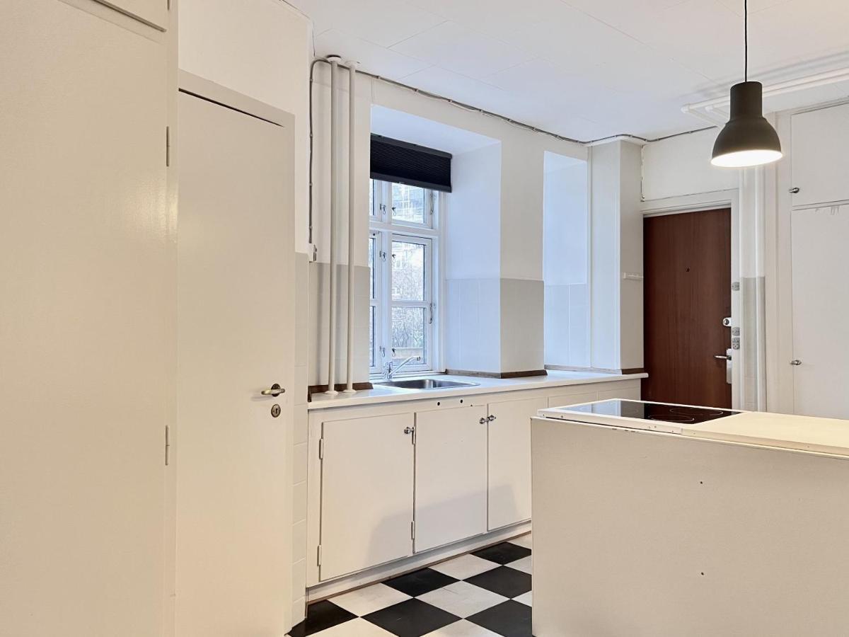 2 Bedroom Apartment *